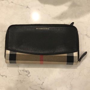 Burberry Zipper Wallet